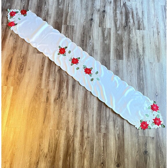 VTG Polysatin Christmas Table Runner Long Red Poinsettas Gold trim 13.5 x 88in - Picture 3 of 12
